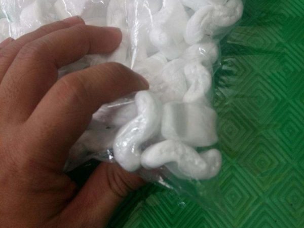 Hạt xốp đậu phộng hay xốp cuộn bong bóng: nên chọn loại nào?